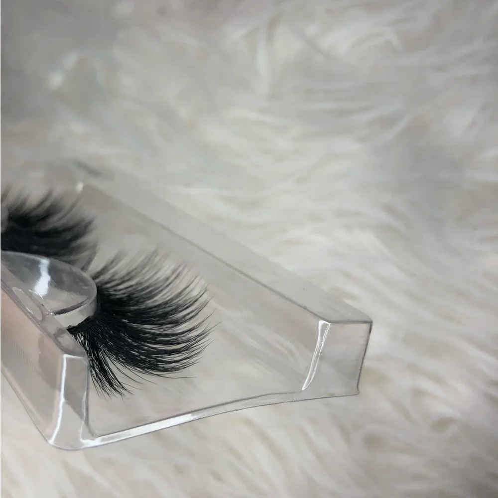 Eyelash Set with Applicator and Eyeliner